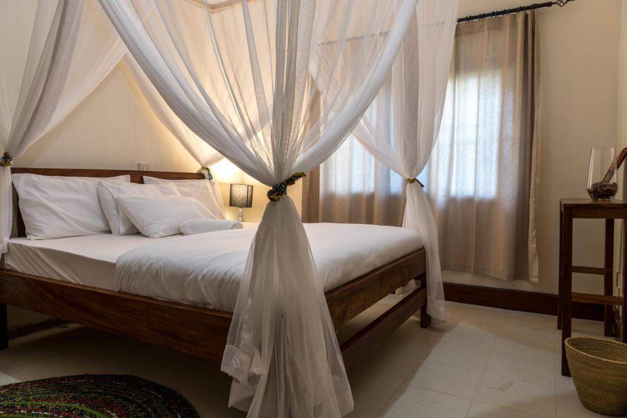 Muti Entebbe Hotel Exterior photo